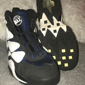 MEN NIKE AIR MAX SIZE 10.5 💕 PRICE NEGOTIABLE!